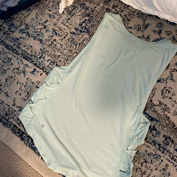 Lululemon muscle tank with cute braided side detailing - Picture 4 of 6